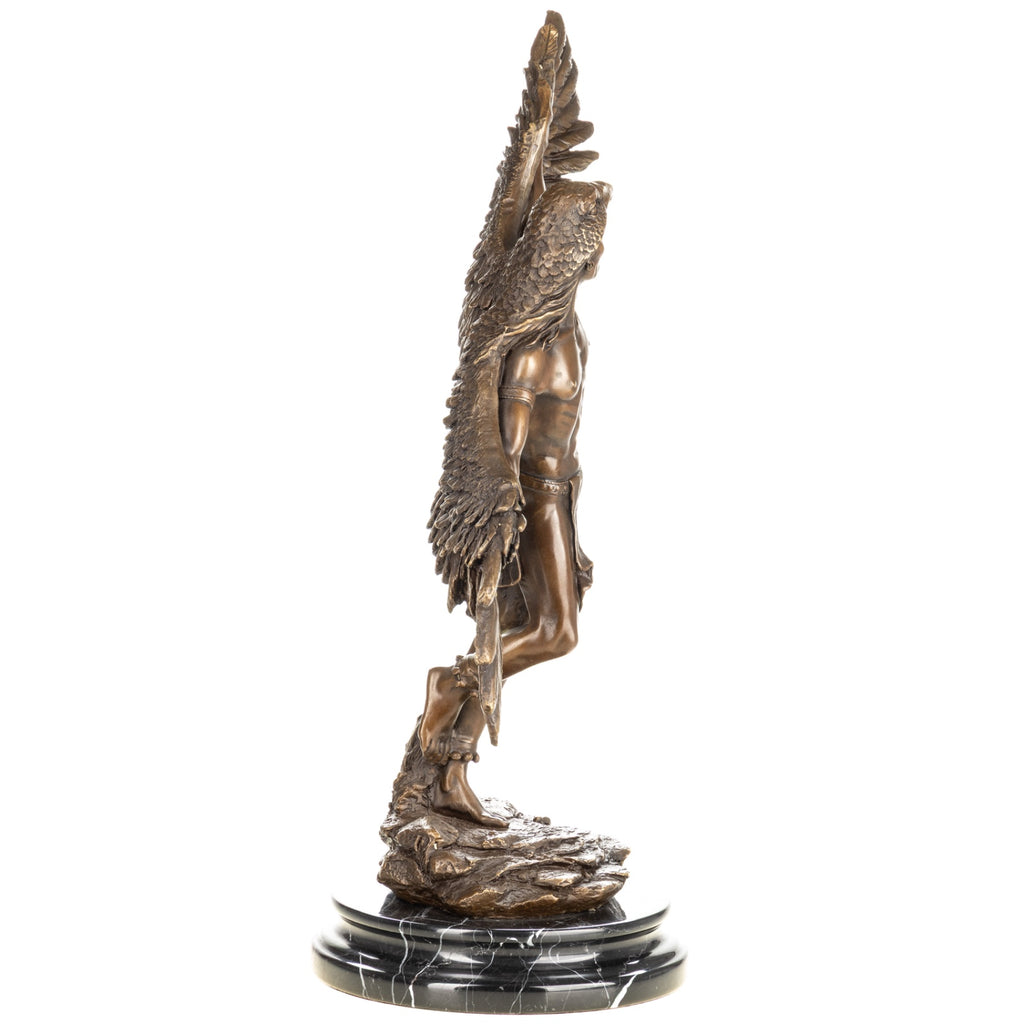 Bronze Skulptur Indianer im Adler Gefieder - signiert & auf Marmorsockel