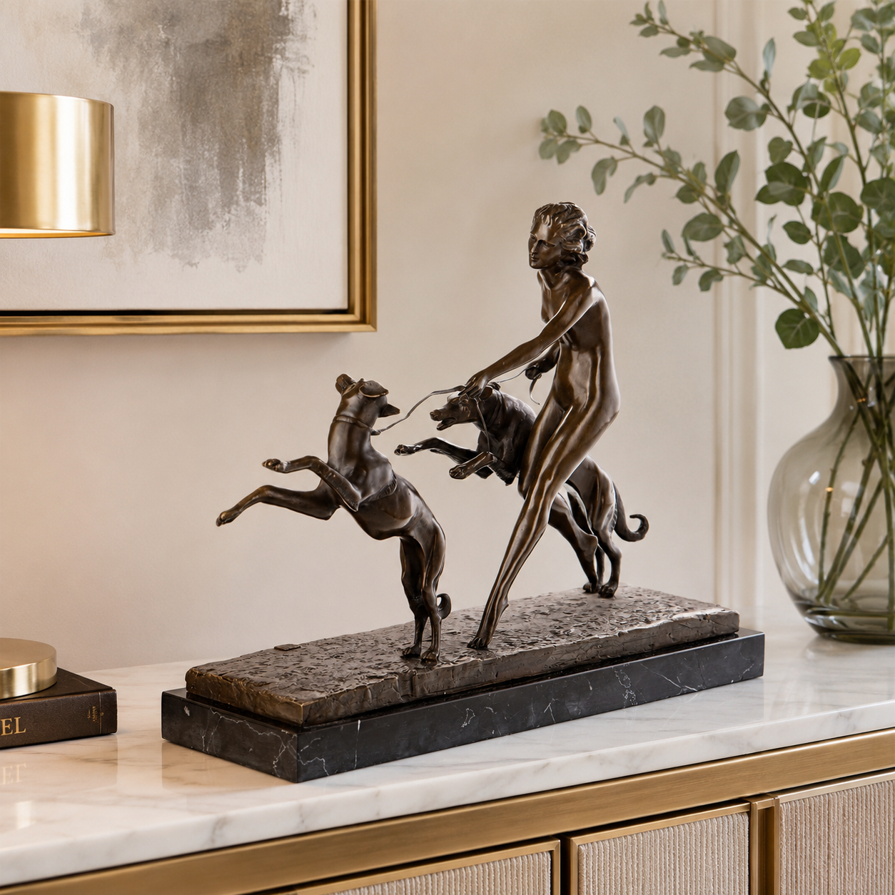 Bronze Skulptur Frau mit Windhunden - signierte Art déco Figur auf Marmorsockel