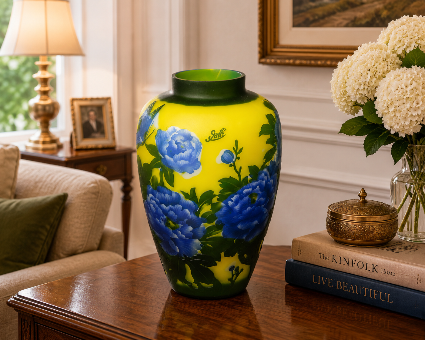 Vase im Gallé Stil aus Cameo Glas - blaues Blütenmotiv im Jugendstil & mit Gravur