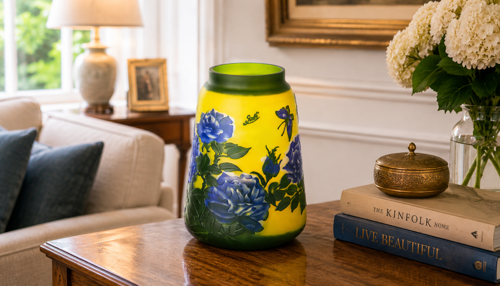 Vase im Gallé Stil aus Cameo Glas - blaue Rosen im Jugendstil & mit Gravur