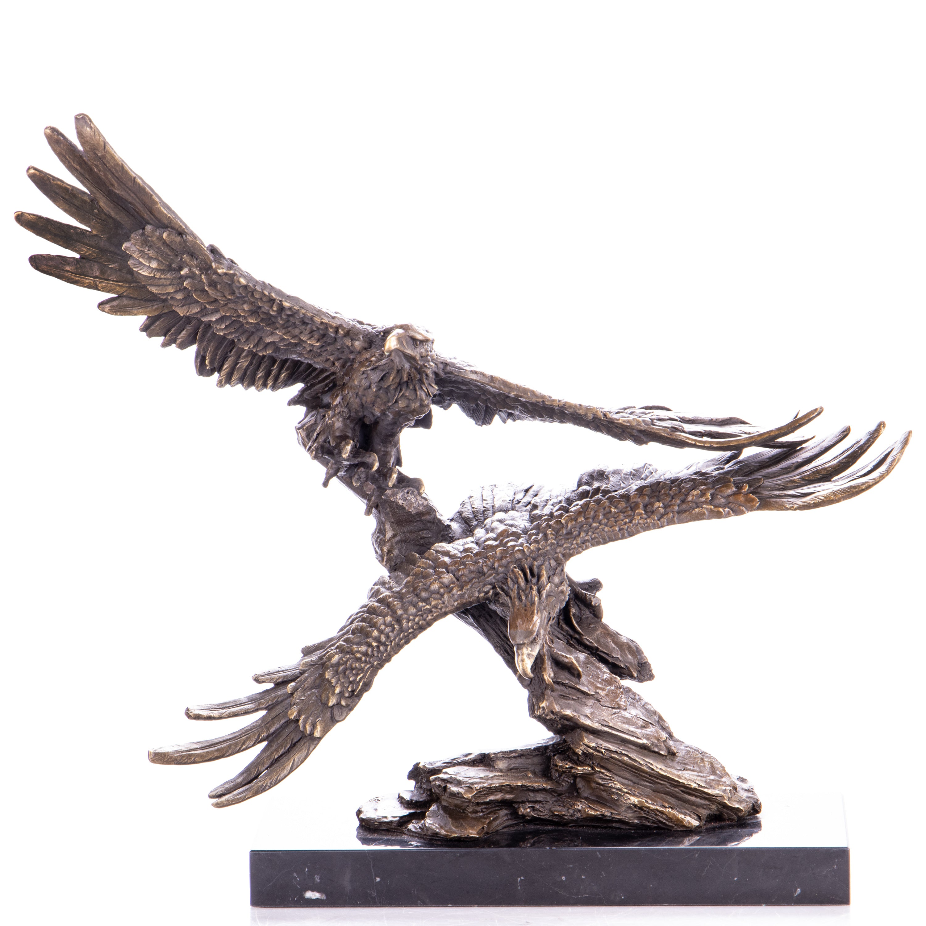 Bronzeskulptur von zwei Adlern im Flug