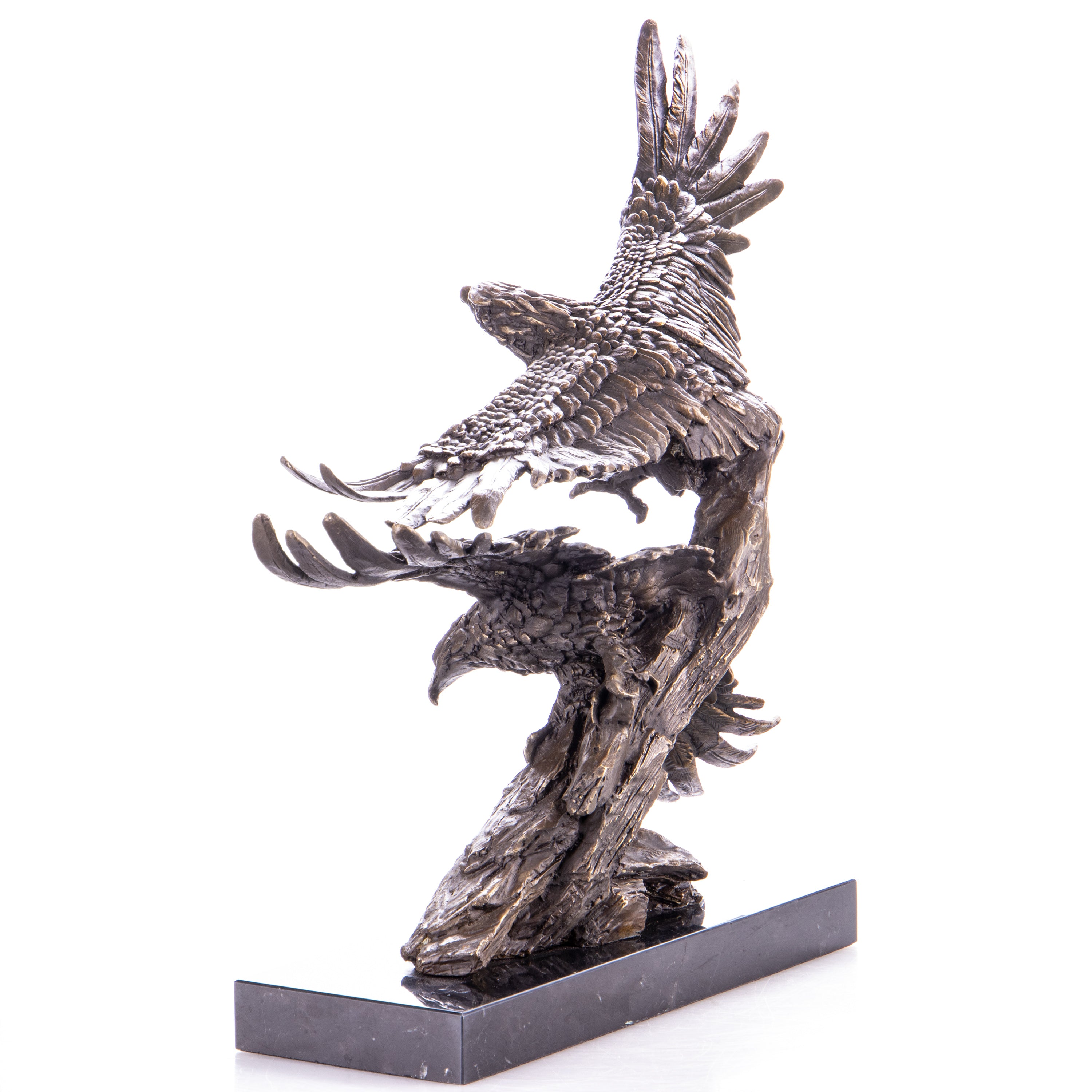 Bronzeskulptur von zwei Adlern im Flug