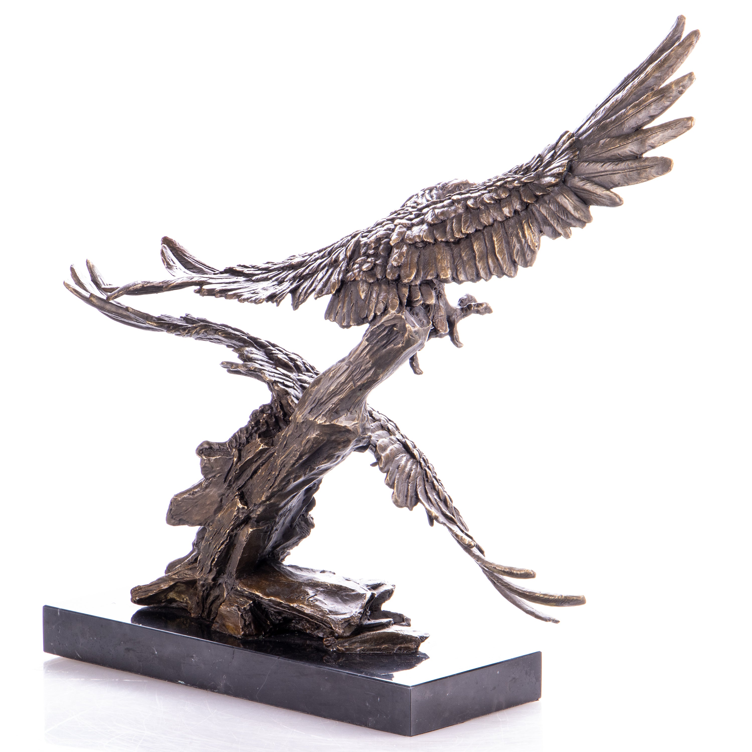 Bronzeskulptur von zwei Adlern im Flug