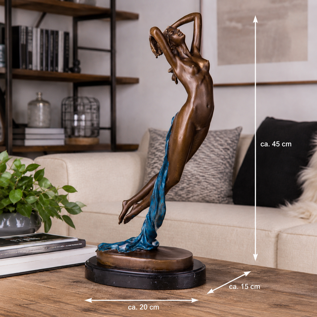 Bronze Skulptur weiblicher Akt – signierte Aktfigur einer Frau auf Marmorsockel