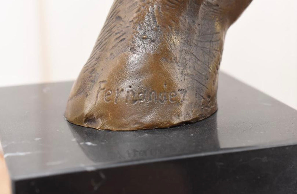 Moderne Bronze Skulptur „Silence“ auf Marmorsockel – signierte Gesichtsskulptur