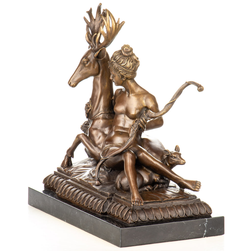 Bronze Skulptur Göttin Diana / Artemis mit Hirsch – Figur auf Marmorsockel