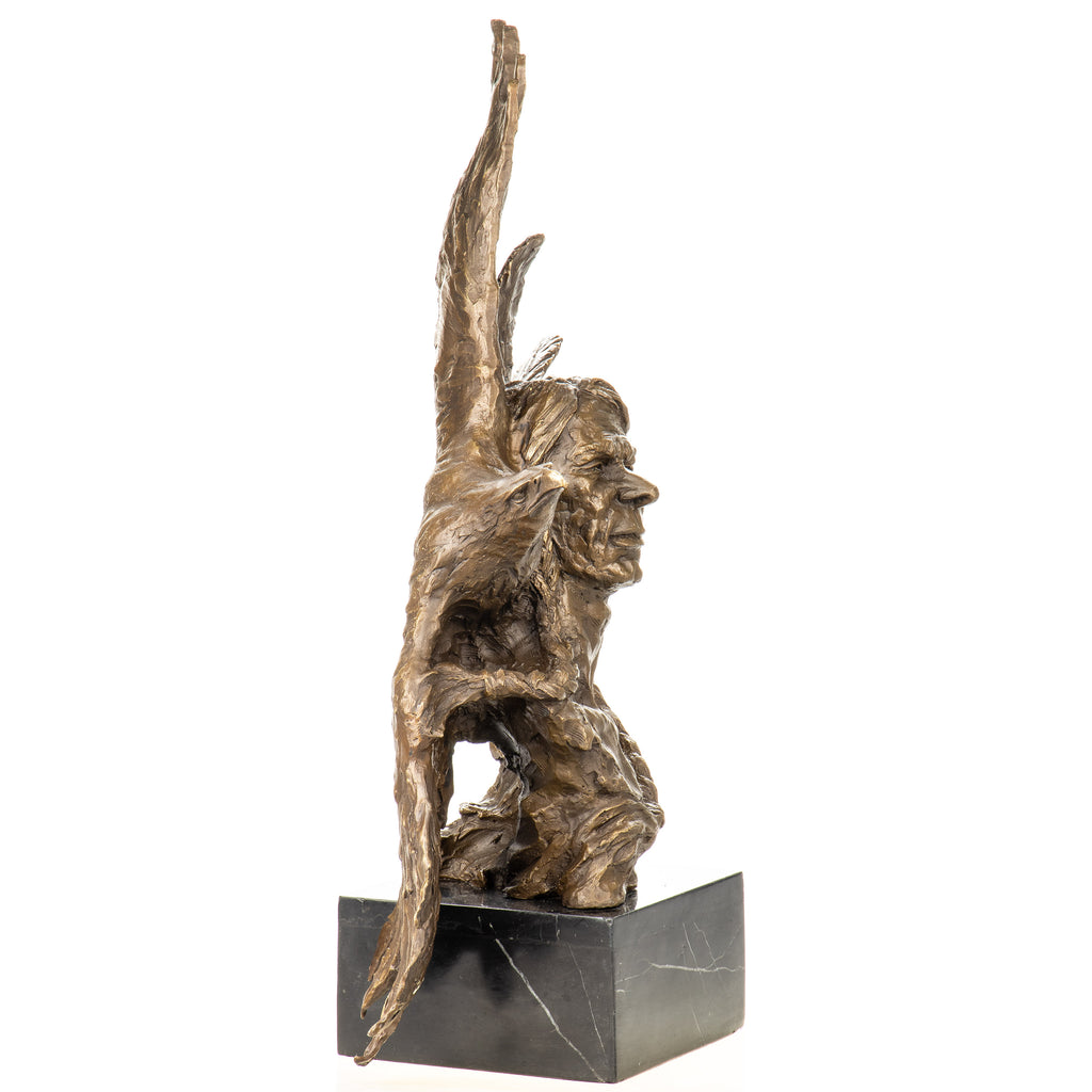Bronze Skulptur Indianer mit Adler – Büste auf Marmorsockel
