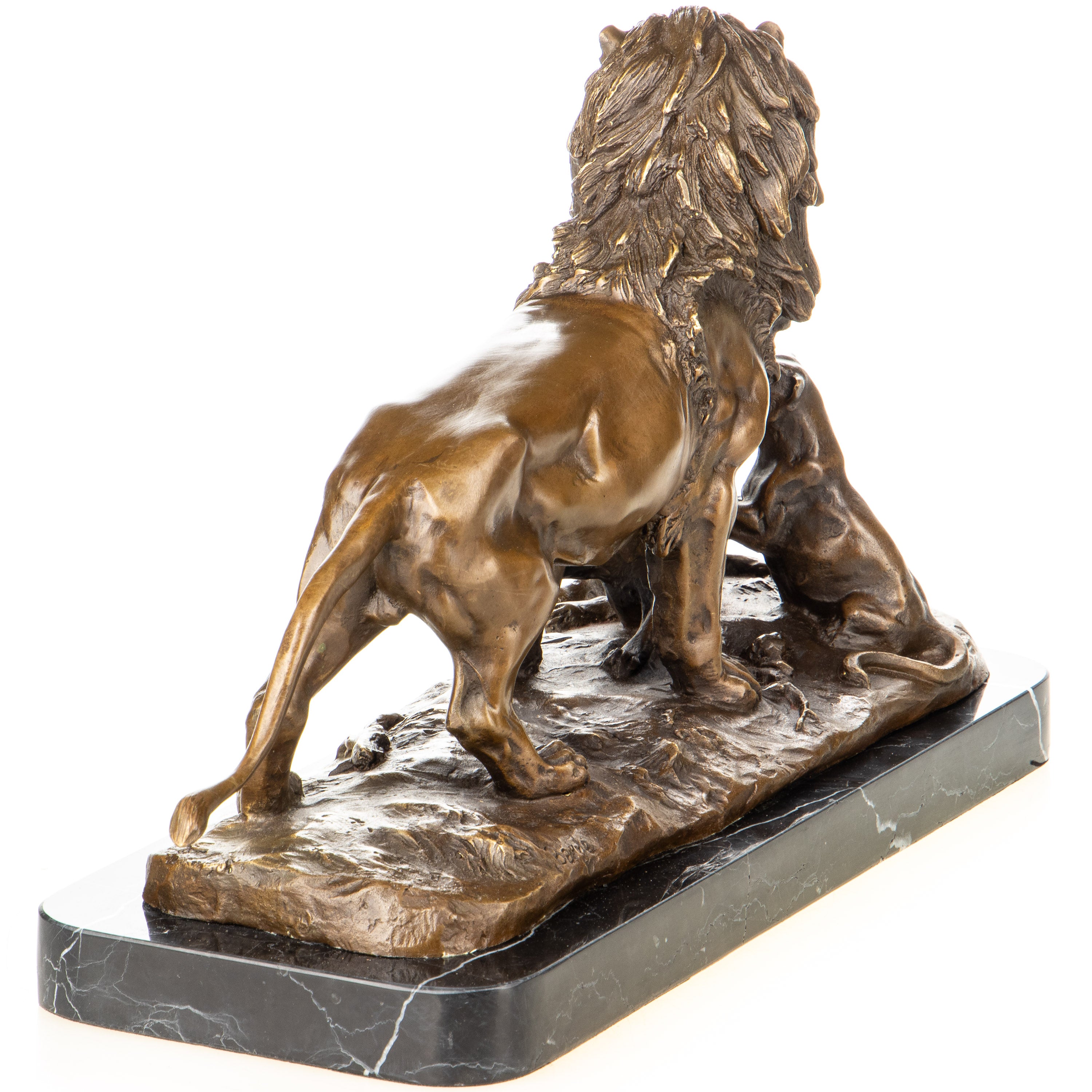 Bronze Skulptur Löwenfamilie beim Beutezug – Tierfigur auf Marmorsockel