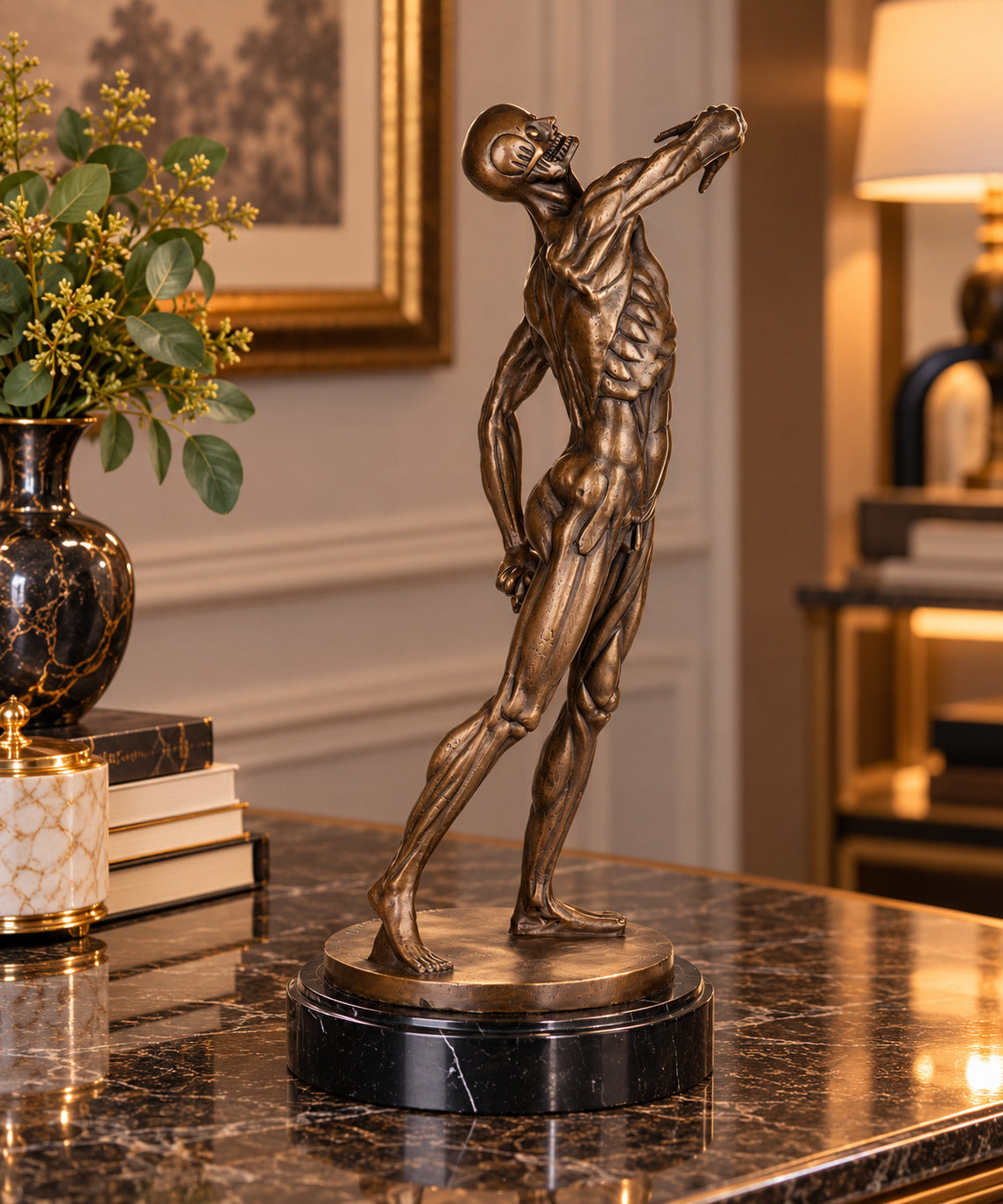 Bronze Skulptur Anatomie des Mannes – signierte Bronzefigur auf Marmorsockel