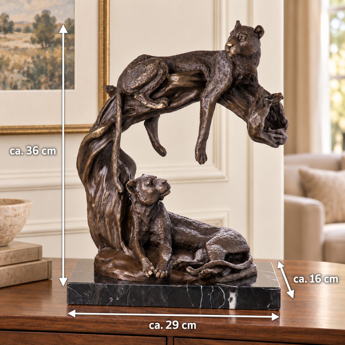 Bronze Skulptur Leoparden auf Baumstamm - signierte Tierfigur auf Marmorsockel