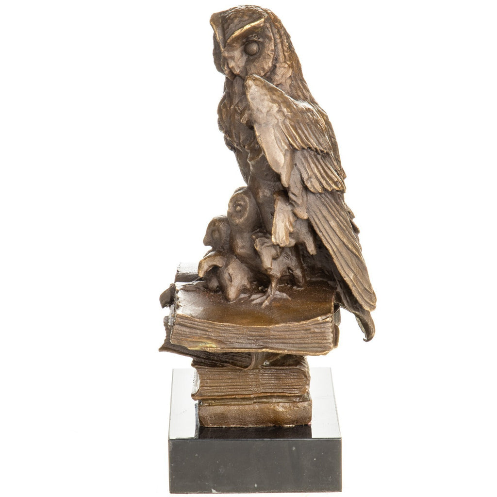 Bronze Skulptur Vier Eulen auf Bücher – signierte Tierfigur auf Marmorsockel