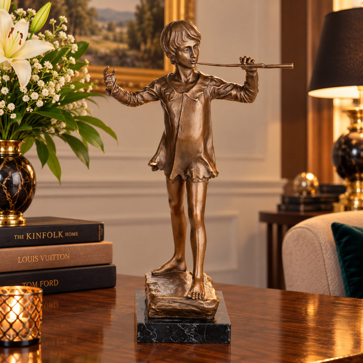 Bronze Skulptur Junge mit Flöte – signierte Musikerfigur auf Marmorsockel