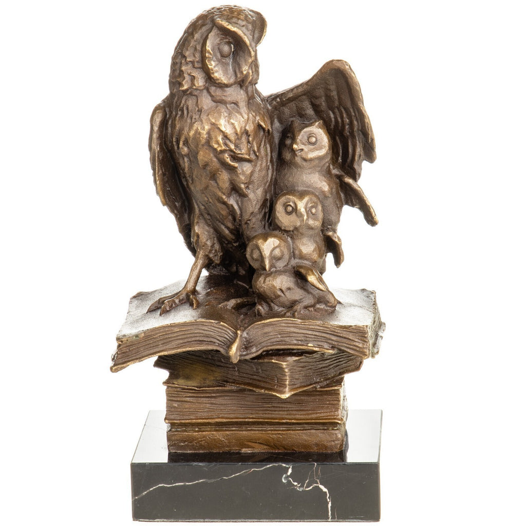 Bronze Skulptur Vier Eulen auf Bücher – signierte Tierfigur auf Marmorsockel