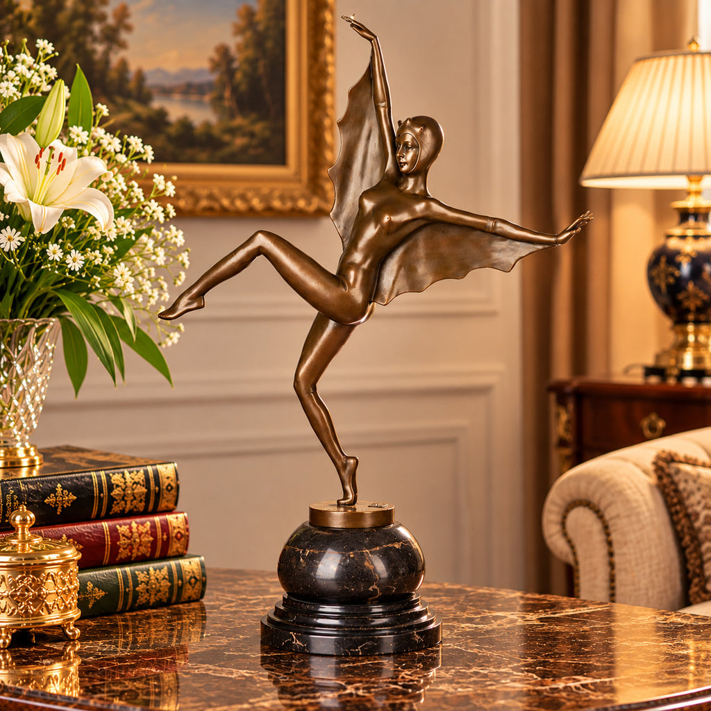 Bronze Skulptur Tänzerin auf Marmorsockel – signierte Tanzfigur mit Kostüm