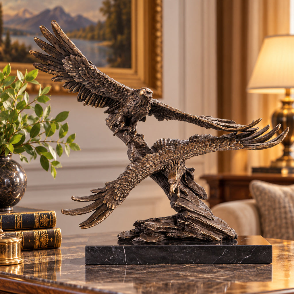 Bronze Skulptur zwei Adler im Flug – signierte Tierfigur auf Marmorsockel
