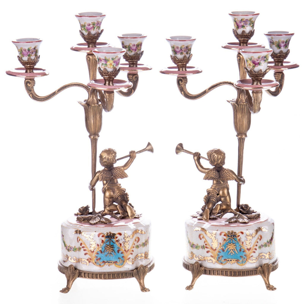 Paar 5-flammige Kerzenleuchter aus Porzellan & Bronze – Putten Figur mit Blumen