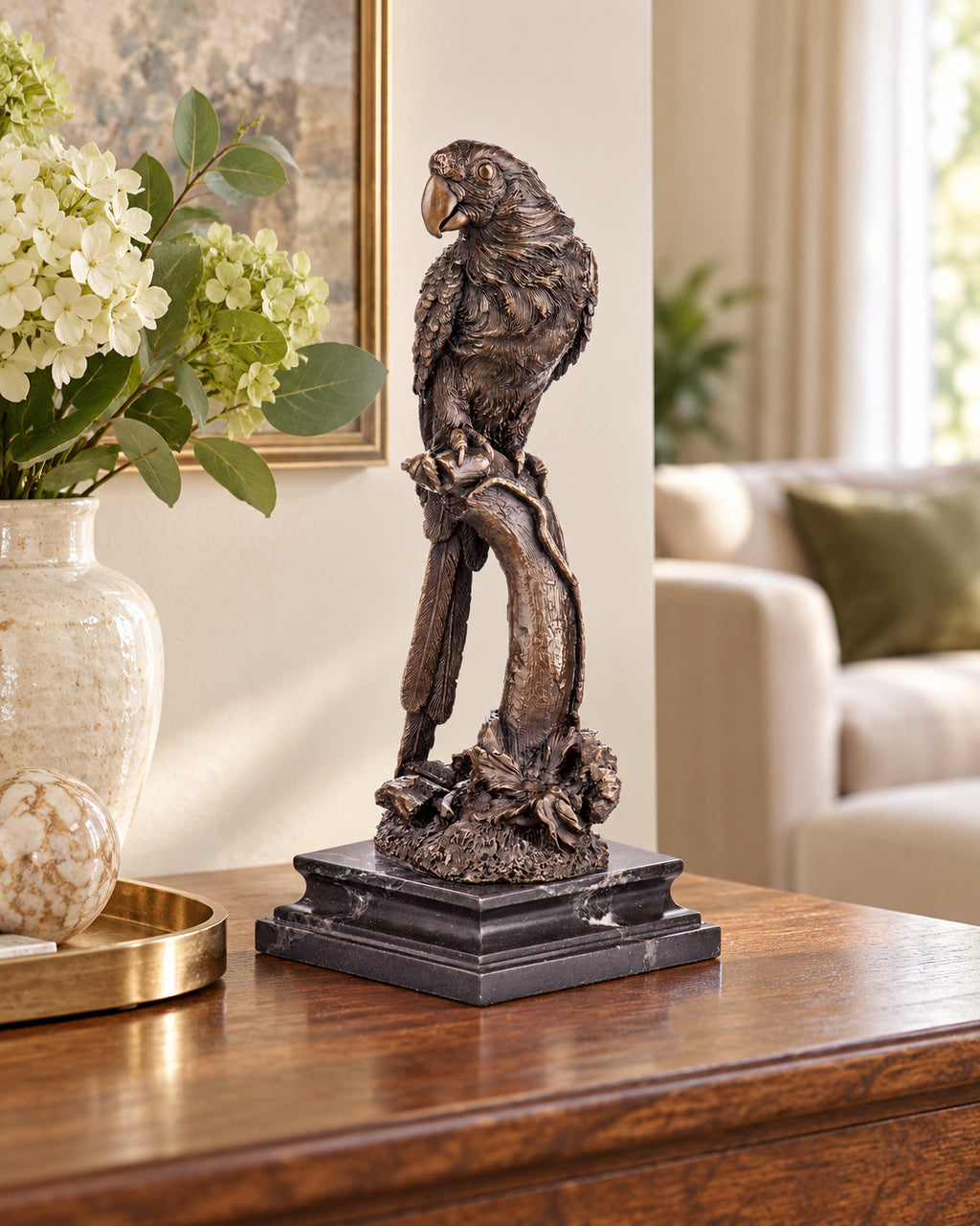 Bronze Skulptur Papagei auf Ast – signierte Tierfigur auf Marmorsockel, 33 cm