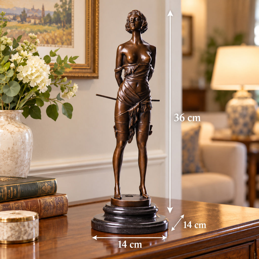 Bronze Skulptur freizügige Frau mit Rute – signierte Aktfigur auf Marmorsockel