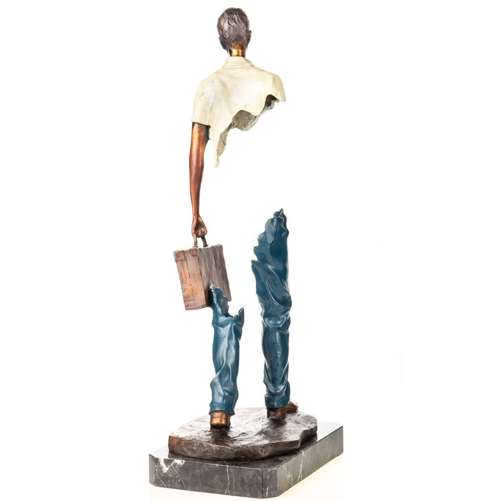 Bronze Skulptur Reisender mit Koffer – signierte moderne Kunstfigur auf Marmorsockel