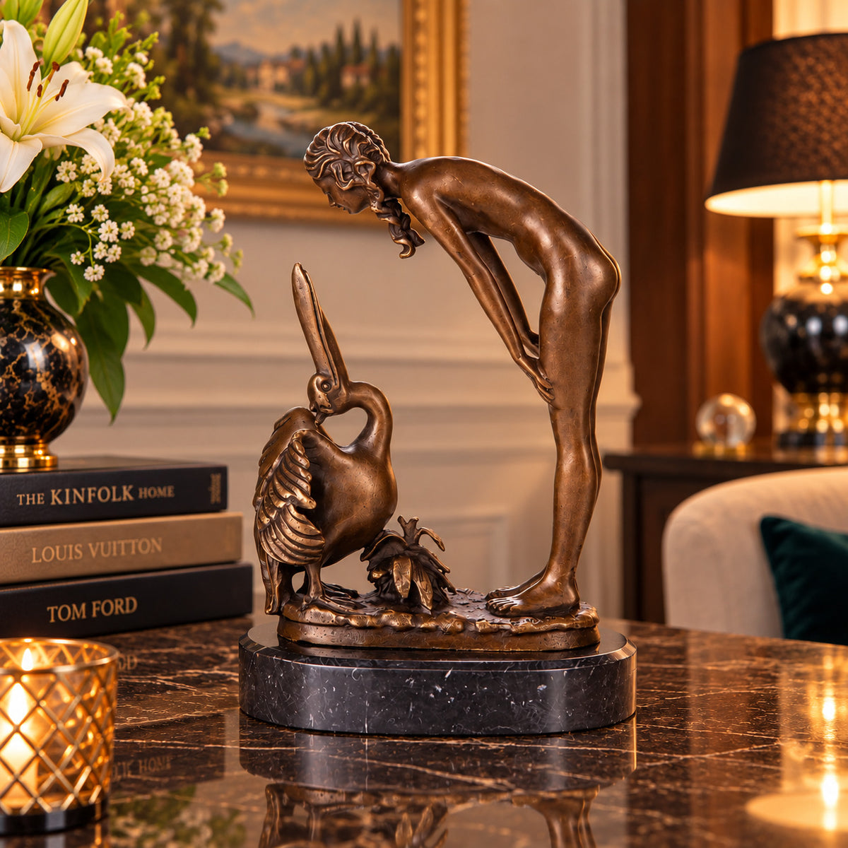 Bronze Skulptur Frau mit Pelikan – signierte Aktfigur Tierfigur auf Marmorsockel