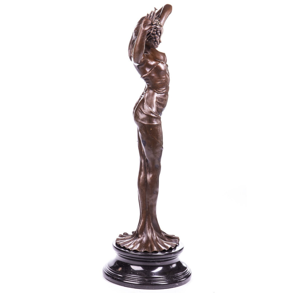 Bronze Skulptur Frau mit Weintrauben – signierte Aktfigur auf Marmorsockel