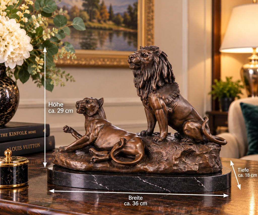 Bronze Skulptur Löwe & Löwin - signierte Tierfigur Raubkatze auf Marmorsockel