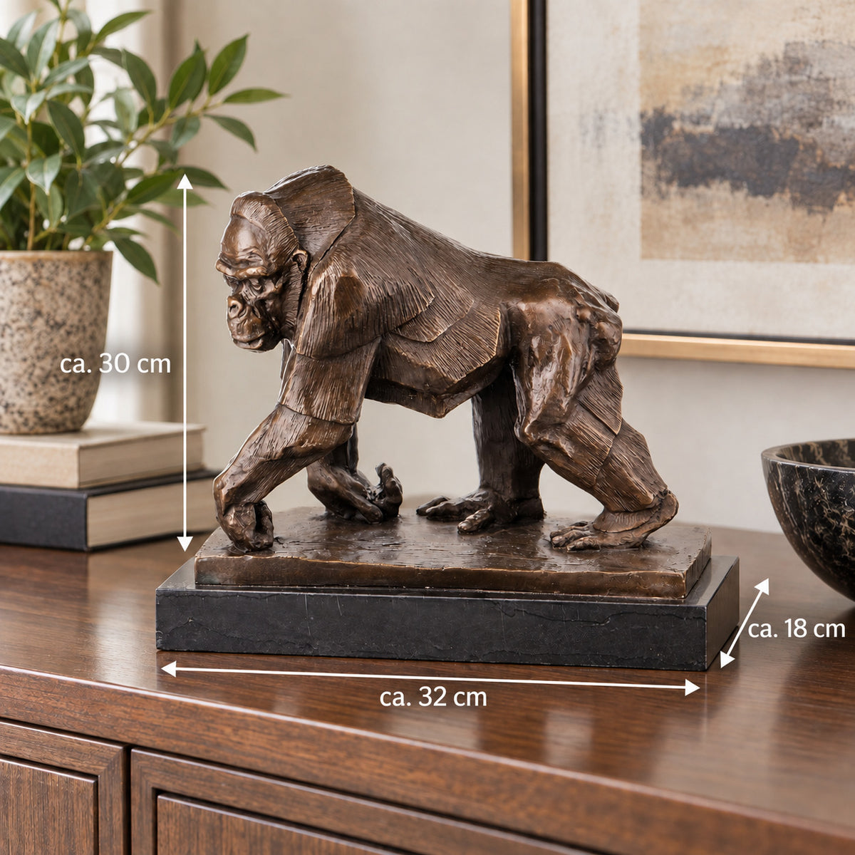 Bronze Skulptur Gorilla Affe - signierte Tierfigur in Natur auf Marmorsockel